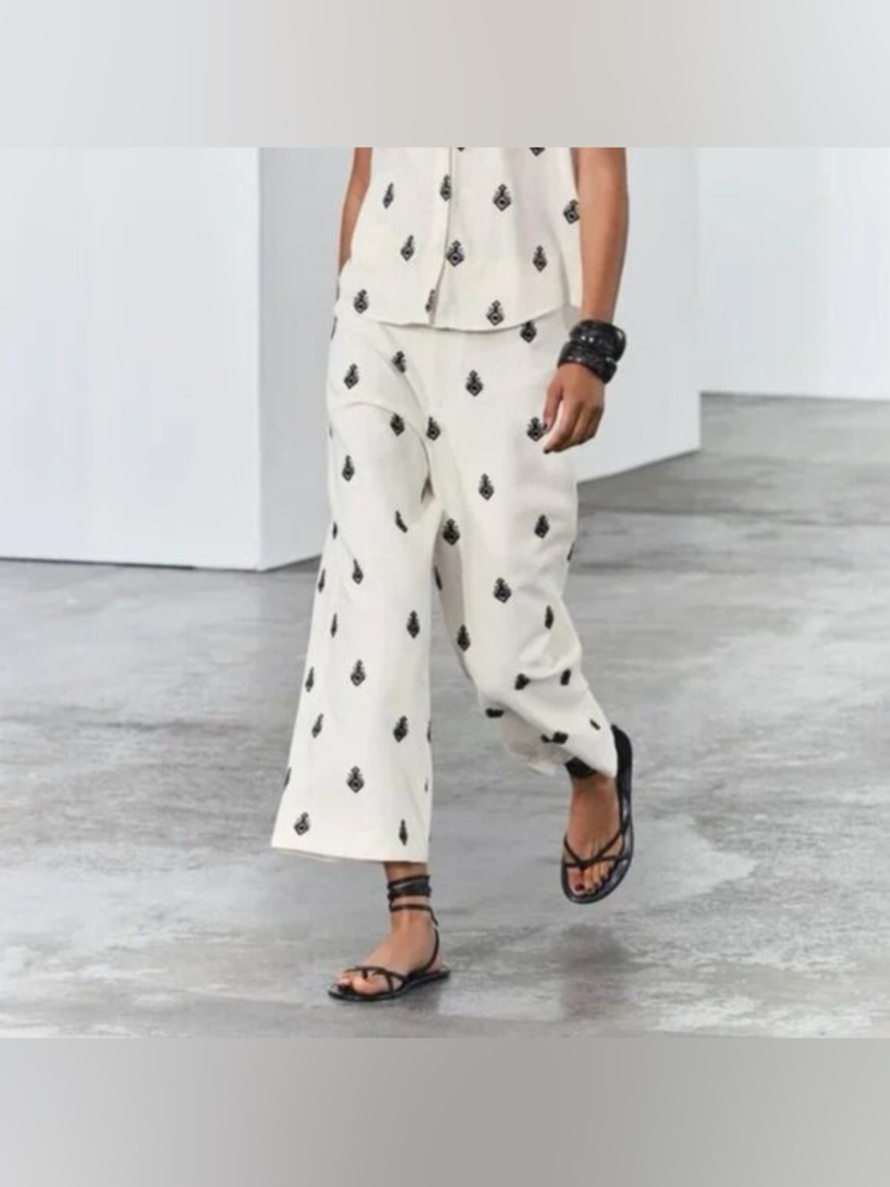 ZARA WOMEN'S LINEN MIX EMBROIDERED TROUSER  SIZE XL